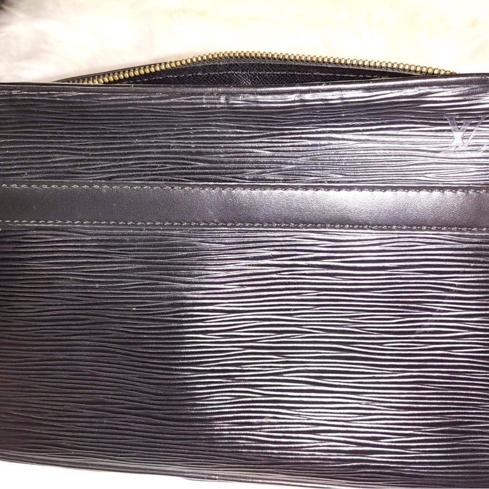 Louis Vuitton Black Epi Leather Shoulder Bag - Picture 8 of 15